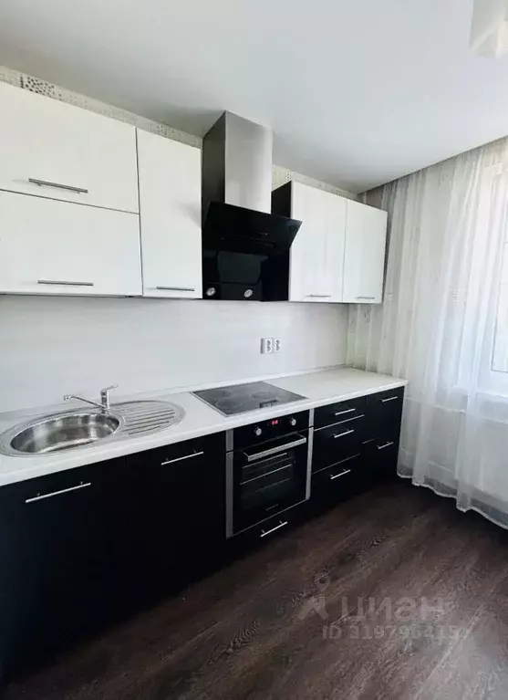 2-к кв. Кировская область, Киров ул. Ивана Попова, 56к1 (60.0 м) - Фото 1