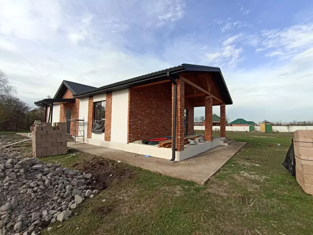 Дом в Краснодарский край, Динской район, с. Красносельское ул. ... - Фото 1