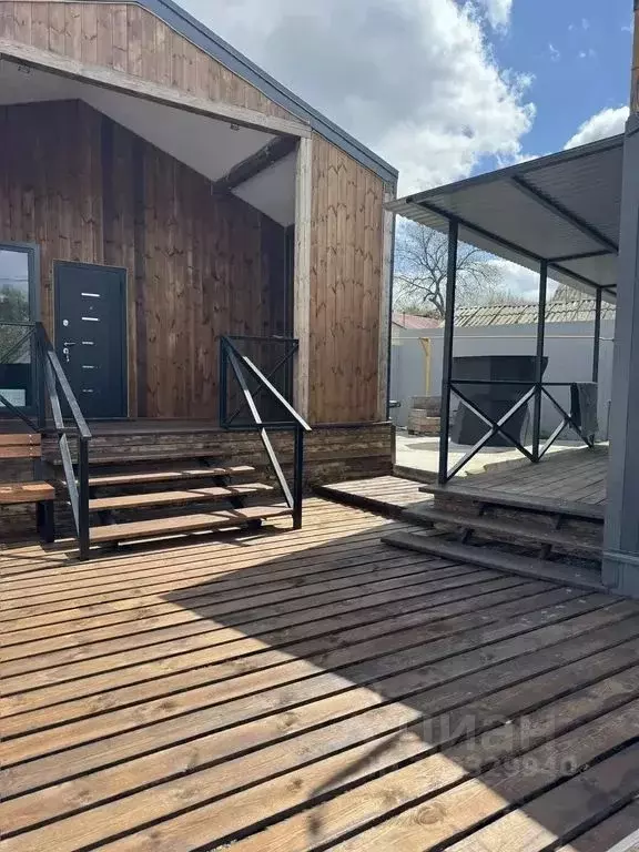 Дом в Ростовская область, Каменск-Шахтинский ул. Разина, 27 (100 м) - Фото 2