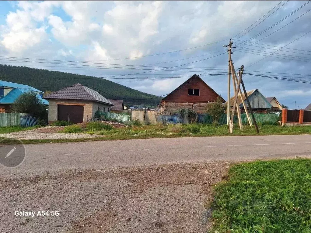 Дом в Башкортостан, Ишимбайский район, с. Кузяново  (100 м) - Фото 1