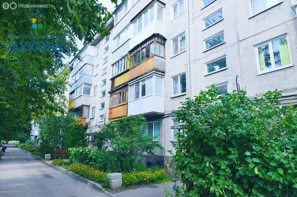 2-комнатная квартира: Барнаул, микрорайон ВРЗ, улица Октябрят, 44 ... - Фото 1