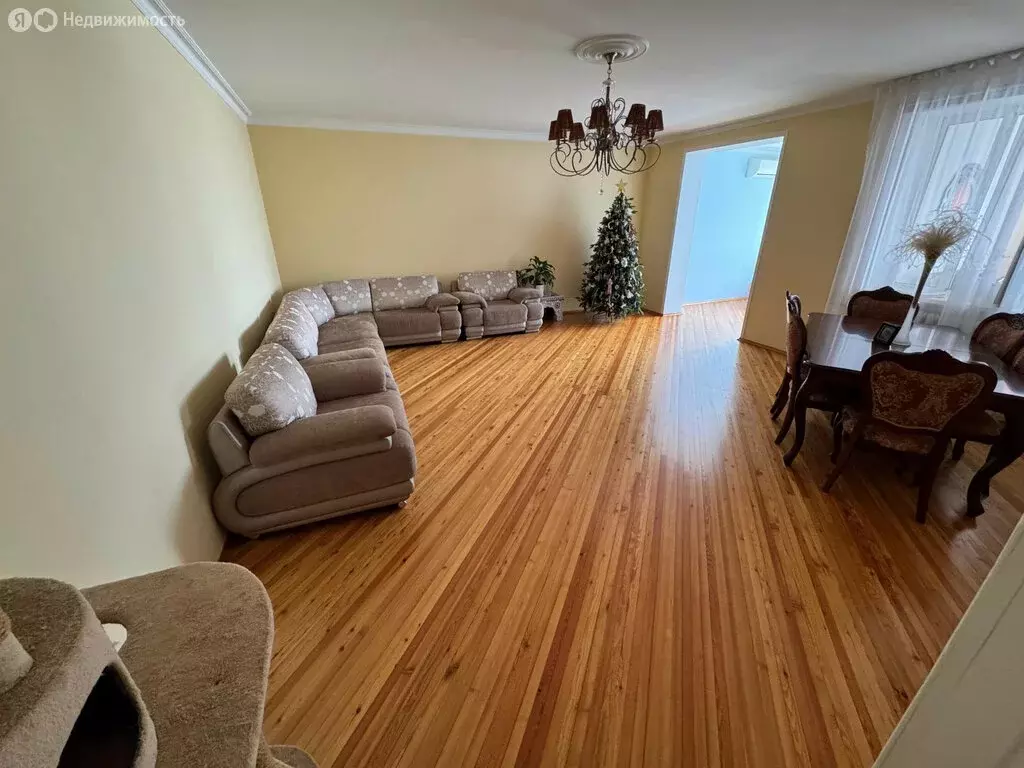 3-комнатная квартира: Махачкала, улица Гагарина, 118 (130 м) - Фото 1