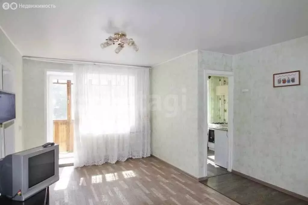 2-комнатная квартира: Тюмень, улица Луначарского, 38 (42.7 м) - Фото 0