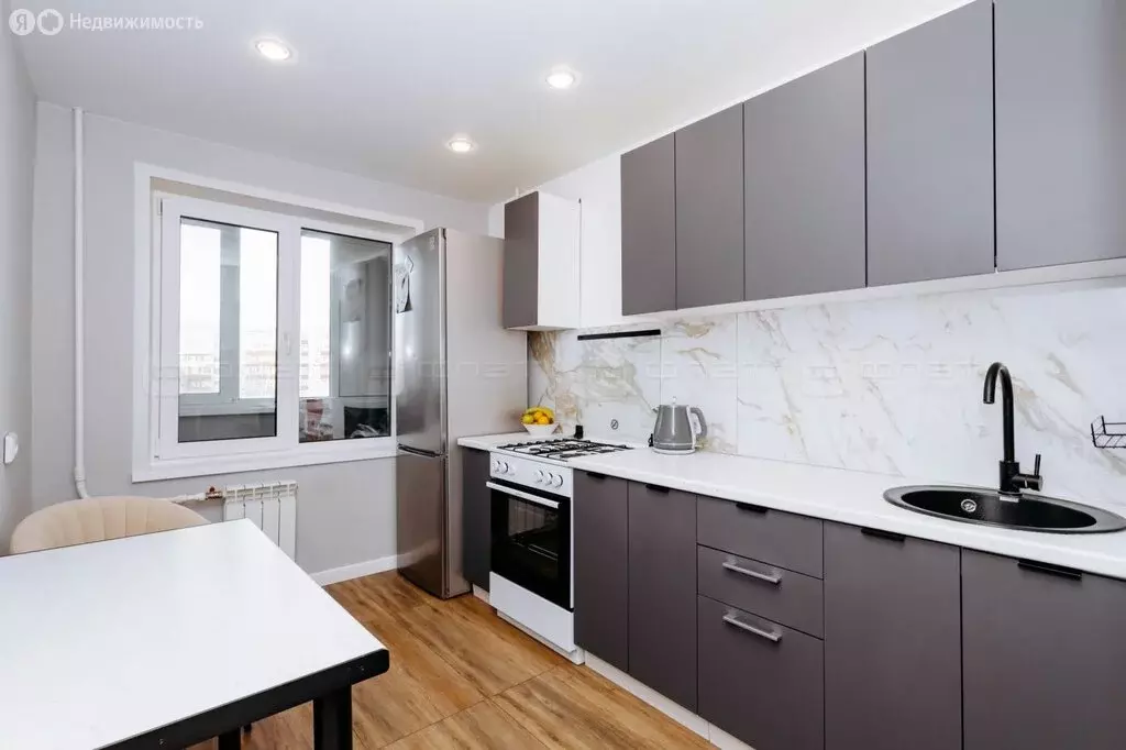3-комнатная квартира: Казань, улица Сафиуллина, 48 (64.3 м) - Фото 1