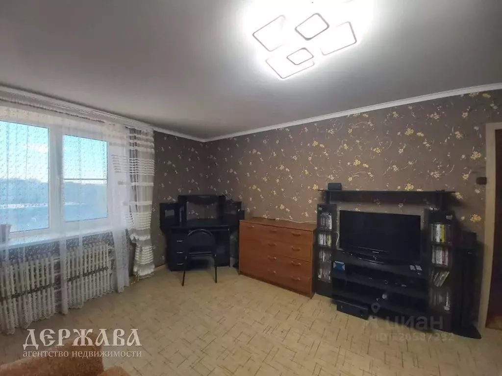 1-к кв. Белгородская область, Старый Оскол Макаренко мкр, 4 (40.0 м) - Фото 0