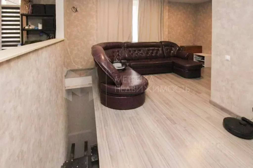 4-к кв. Тюменская область, Тюмень ул. Тимофея Чаркова, 81к2 (94.0 м) - Фото 0