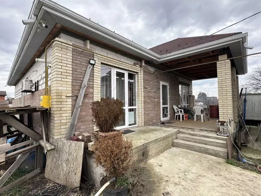 Дом в Краснодарский край, Динской район, Новотитаровская ст-ца ... - Фото 1