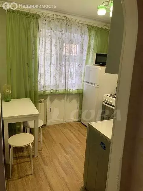 1-комнатная квартира: Тюмень, улица Парфёнова, 40 (30 м) - Фото 0