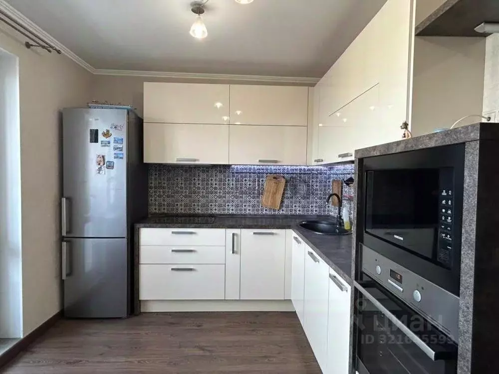 2-к кв. Омская область, Омск ул. 6-я Линия, 180 (60.6 м) - Фото 1