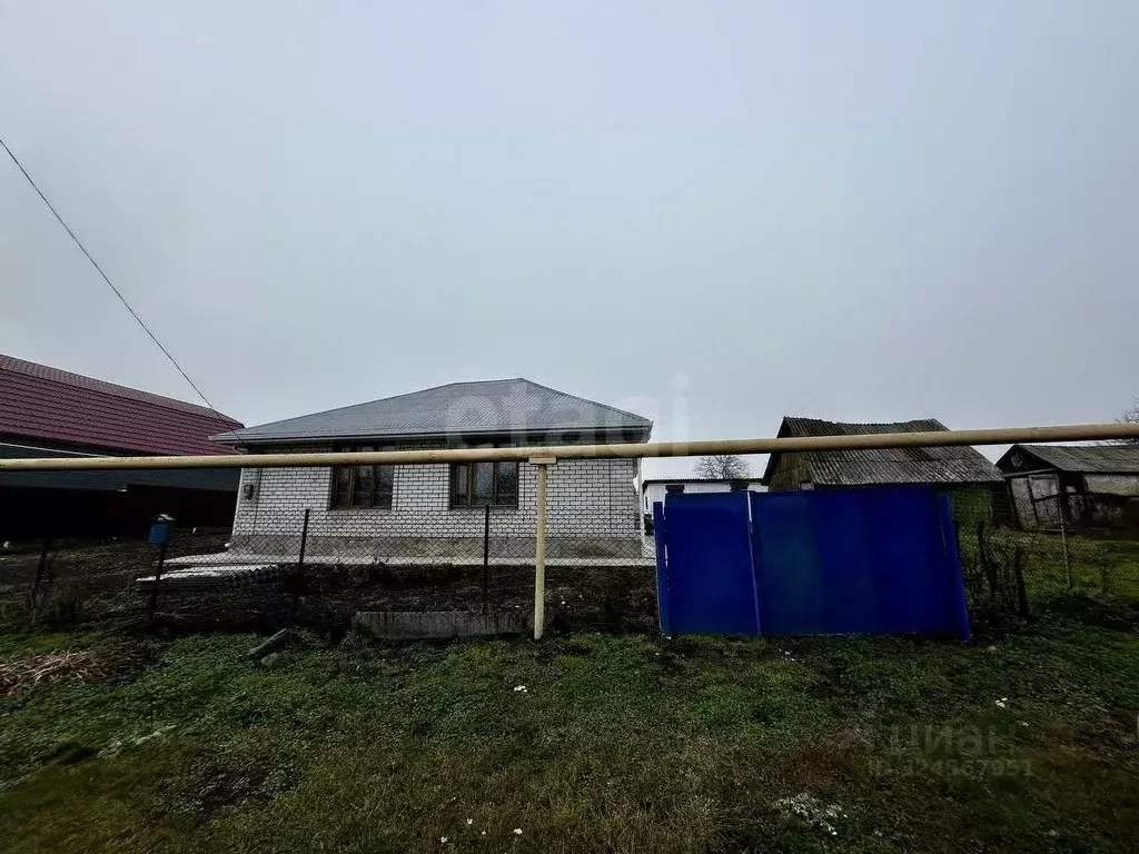 Дом в Белгородская область, Старооскольский городской округ, с. ... - Фото 1