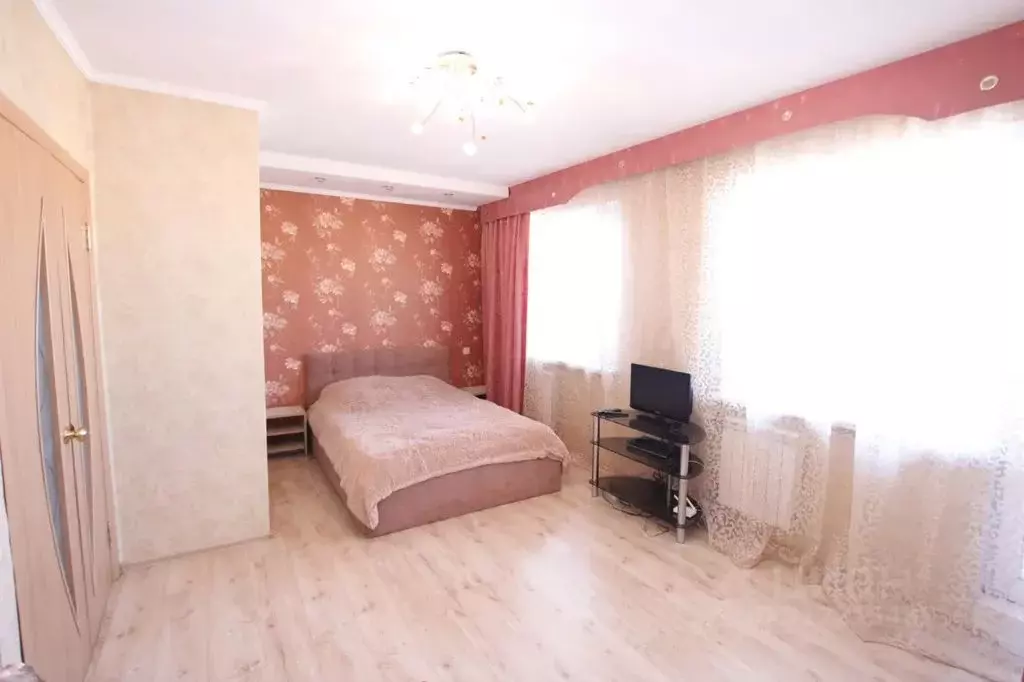 1-к кв. Свердловская область, Екатеринбург ул. Серова, 39 (40.0 м) - Фото 0