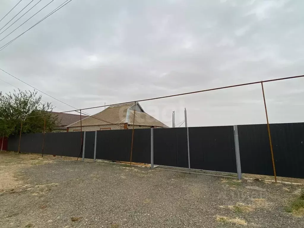 Дом в Калмыкия, Целинный район, с. Троицкое проезд 1-й Горького, 3 ... - Фото 1