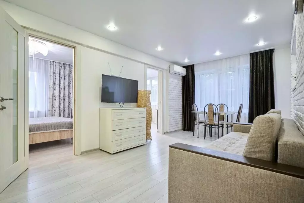 1-к кв. Краснодарский край, Сочи Центральный мкр, ул. Роз, 46 (47.8 м) - Фото 1