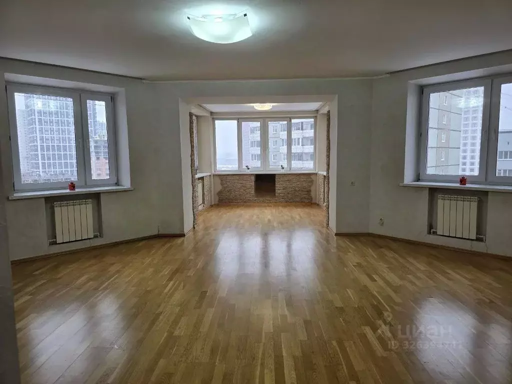 3-к кв. Свердловская область, Екатеринбург ул. Московская, 225к4 (92.1 ... - Фото 1