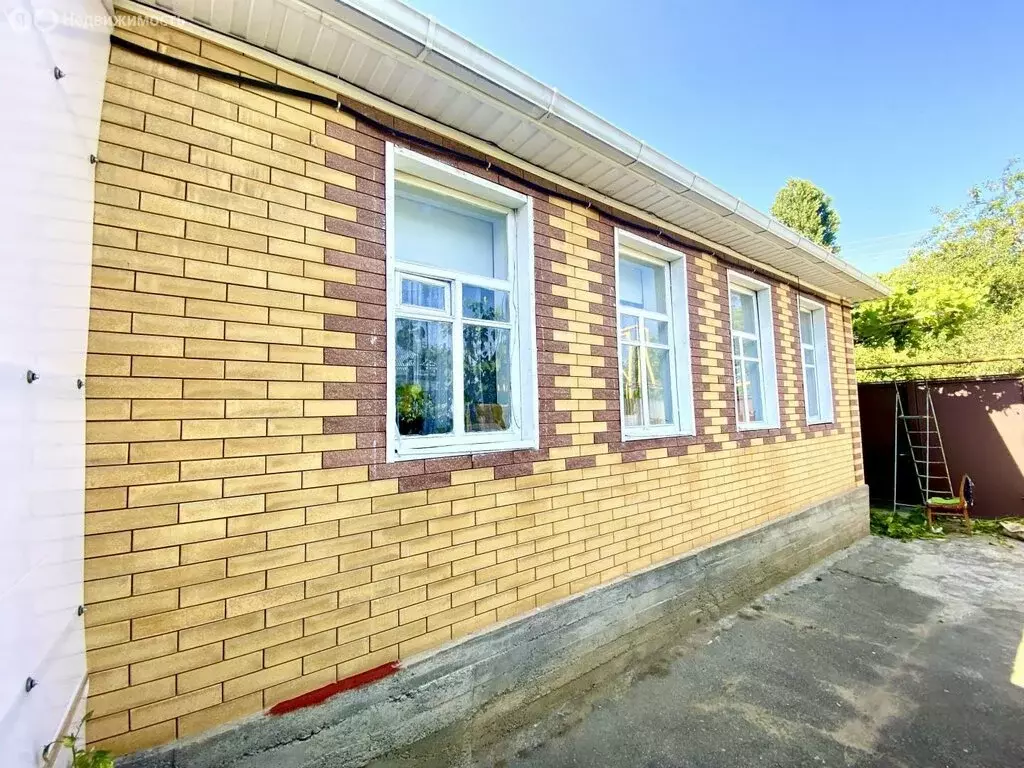 Дом в Лабинск, улица Мира (50 м) - Фото 1