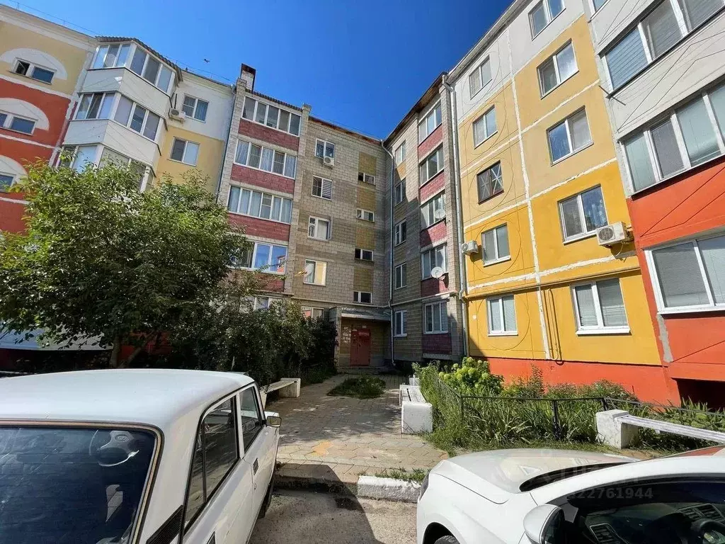3-к кв. Белгородская область, Шебекино ул. 50 лет Октября, 11 (70.0 м) - Фото 0