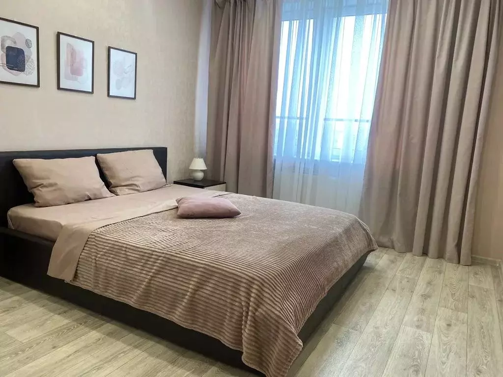 2-к кв. Тюменская область, Тюмень ул. Газовиков, 44 (66.0 м) - Фото 0