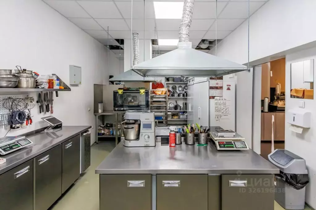 Помещение свободного назначения в Тюменская область, Тюмень ул. ... - Фото 1