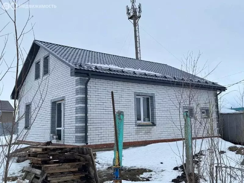 Дом в Тобольск, улица Басова, 137 (140 м) - Фото 1