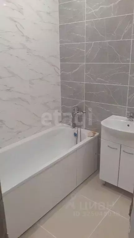 Студия Тюменская область, Тюмень ул. Республики, 204к7 (30.8 м) - Фото 1