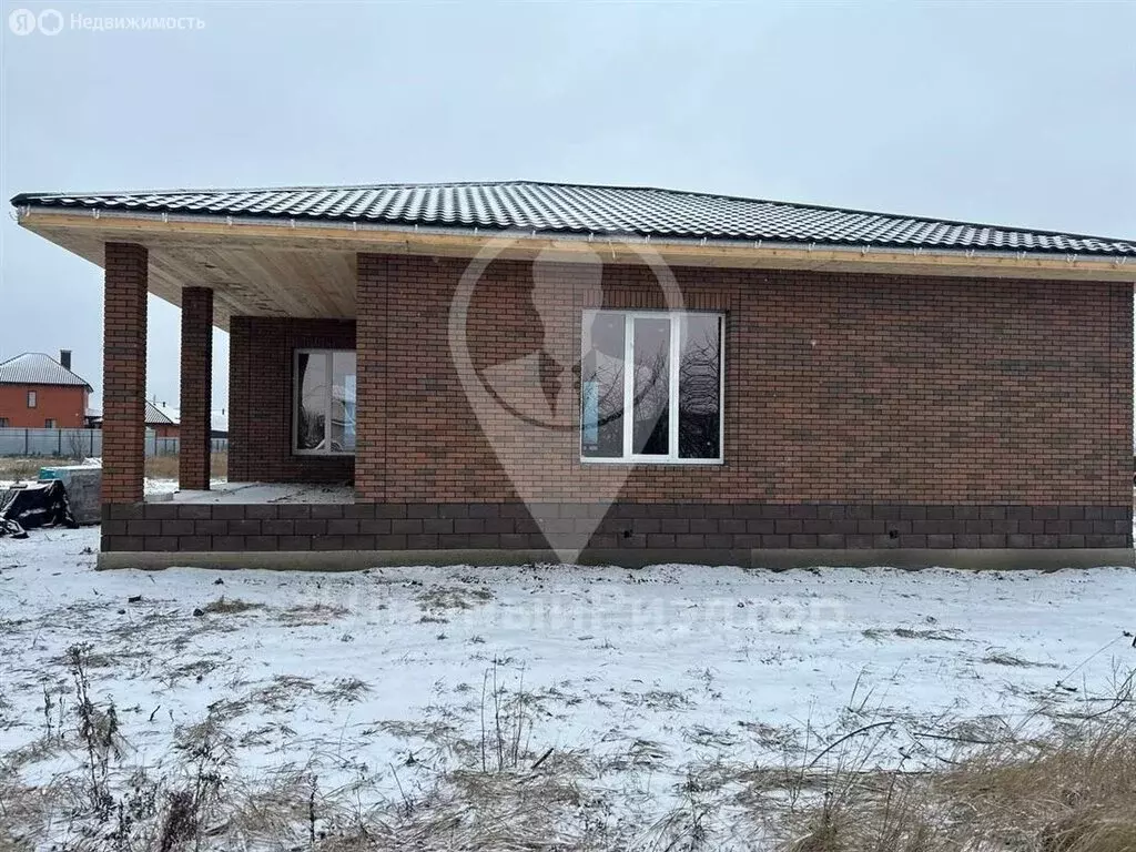 Дом в посёлок Молодёжный, Берёзовая улица (180 м) - Фото 1