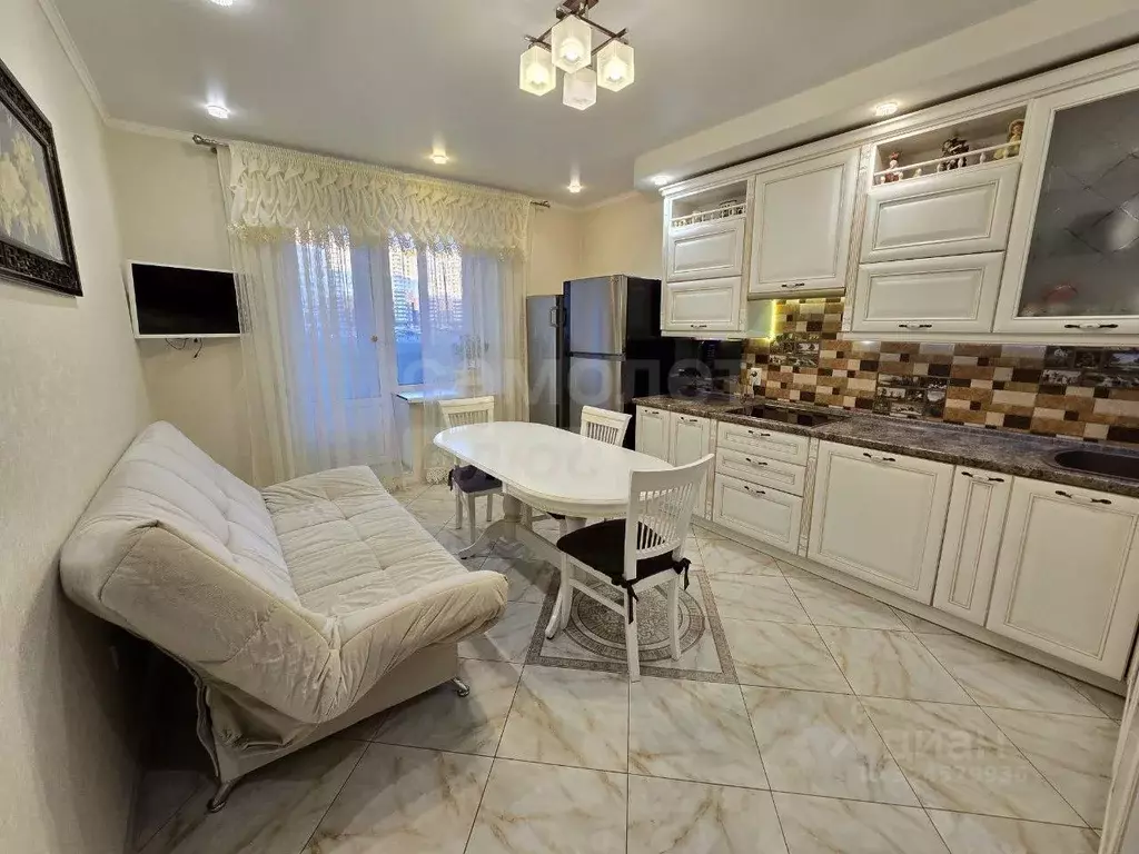 3-к кв. Оренбургская область, Оренбург ул. Высотная, 2/1 (85.9 м) - Фото 1