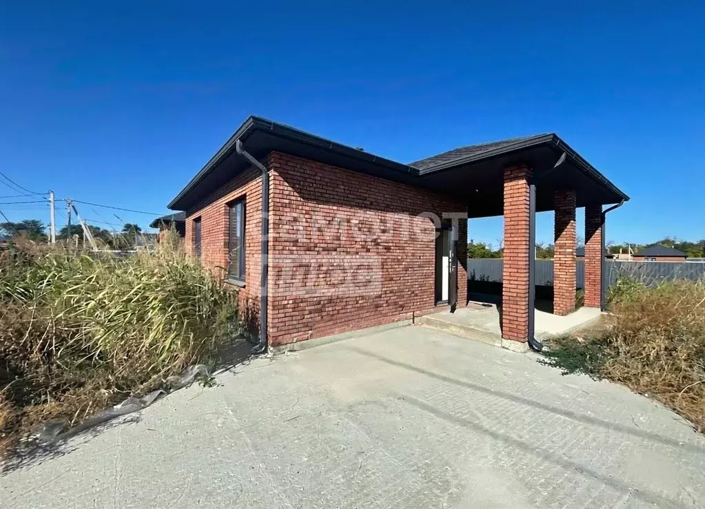 Дом в Краснодарский край, Динская ст-ца пл. Фонтанная (60 м) - Фото 1