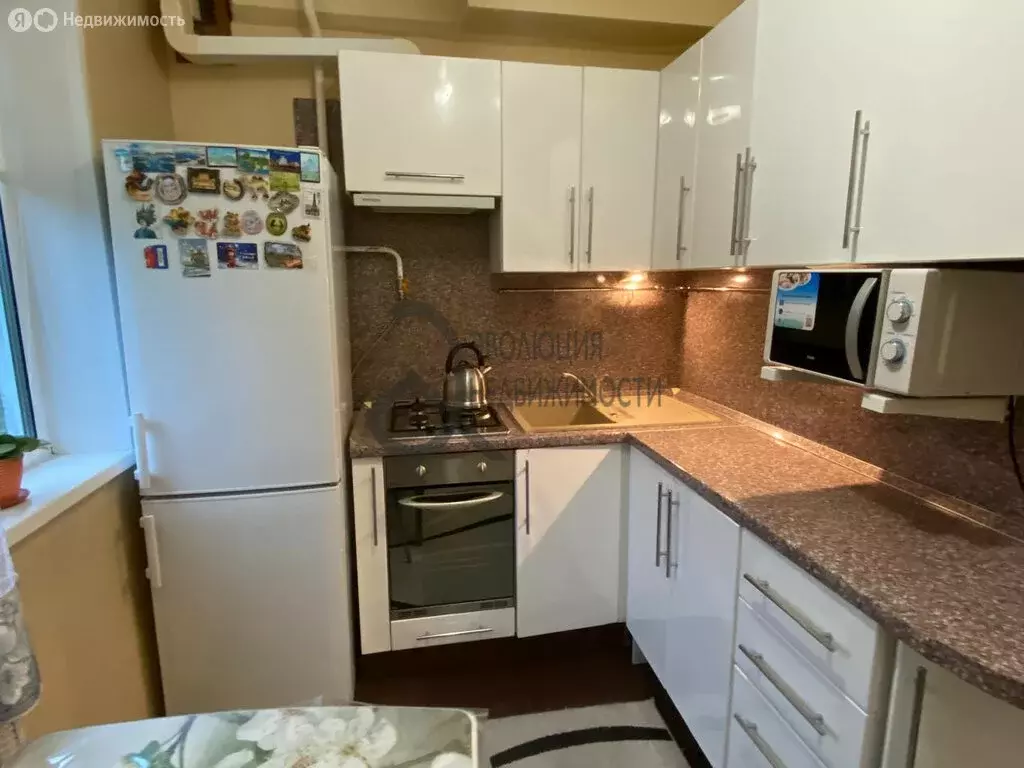3-комнатная квартира: Глебовский, улица Микрорайон, 7 (49.9 м) - Фото 1
