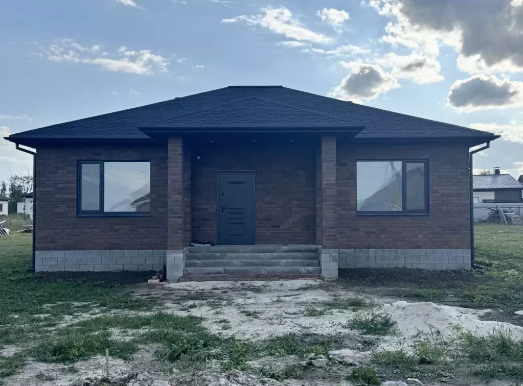 Дом в Белгородская область, Корочанский район, Мелиховское с/пос, с. ... - Фото 1