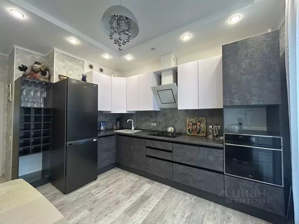 2-к кв. Краснодарский край, Новороссийск Суворовская ул., 69 (65.0 м) - Фото 1