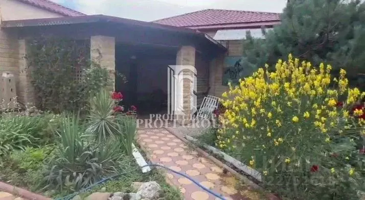 Дом в Дагестан, Махачкала ул. Кадарская, 8 (1000 м) - Фото 1