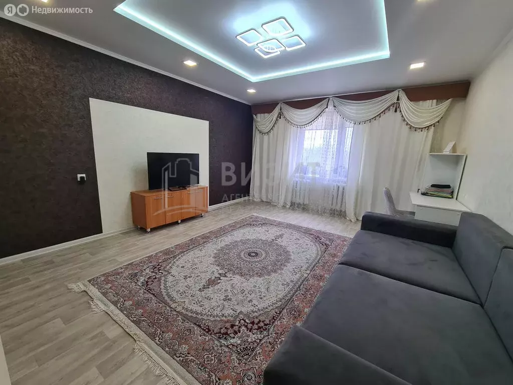 3-комнатная квартира: Нижнекамск, проспект Шинников, 35 (81.9 м) - Фото 0