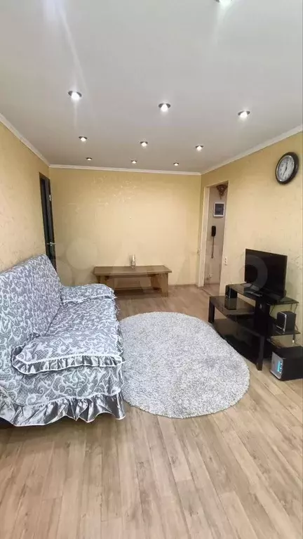2-к. квартира, 42 м, 5/5 эт. - Фото 1