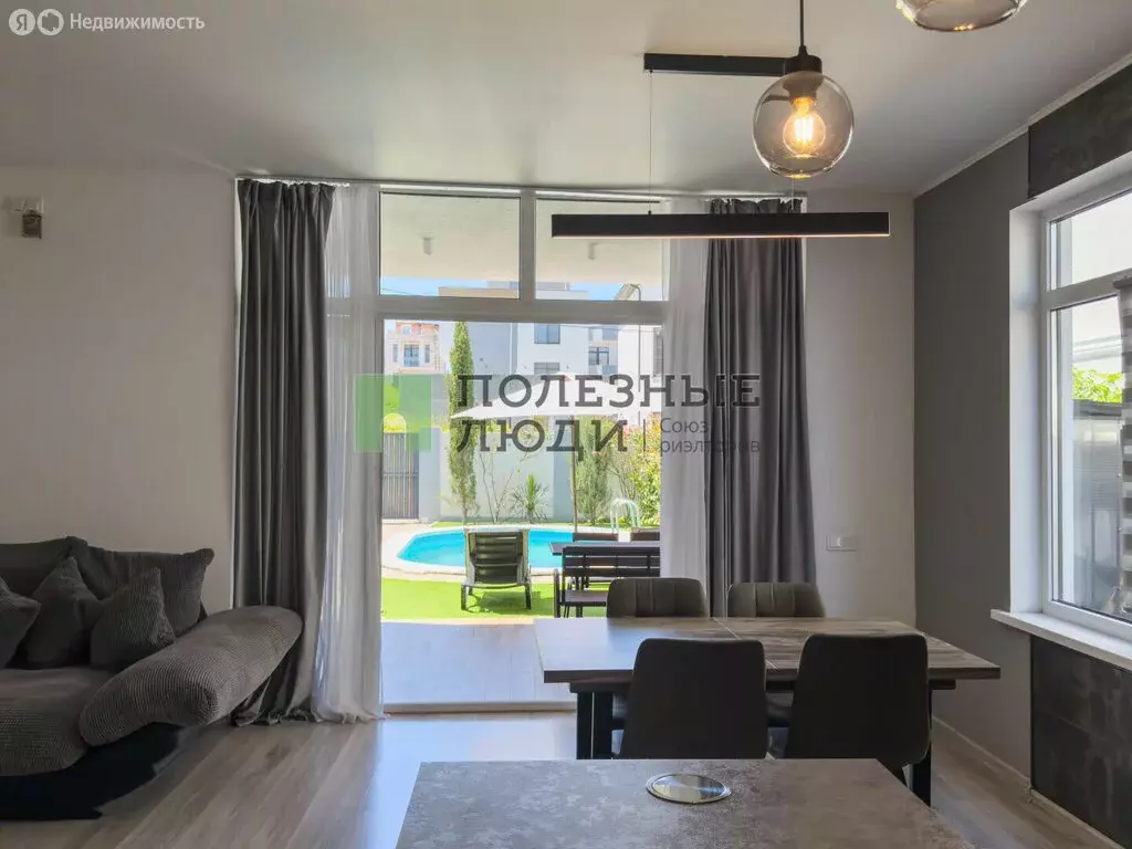 Дом в Геленджик, улица Казакова, 67 (200 м) - Фото 1
