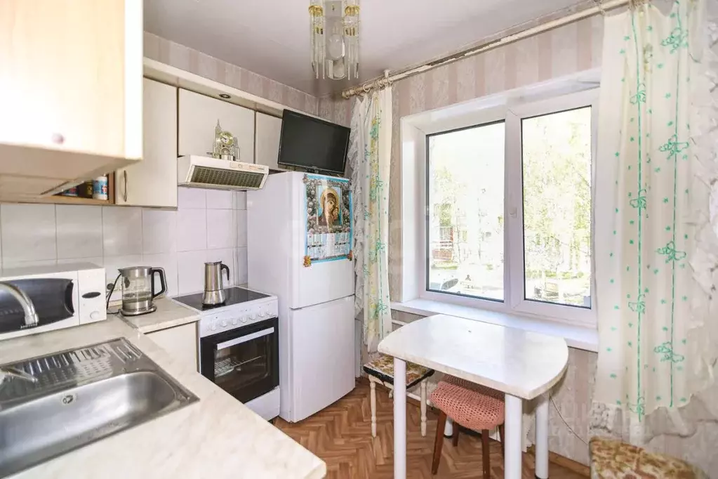 2-к кв. Ханты-Мансийский АО, Сургут ул. Бажова, 15 (36.3 м) - Фото 0