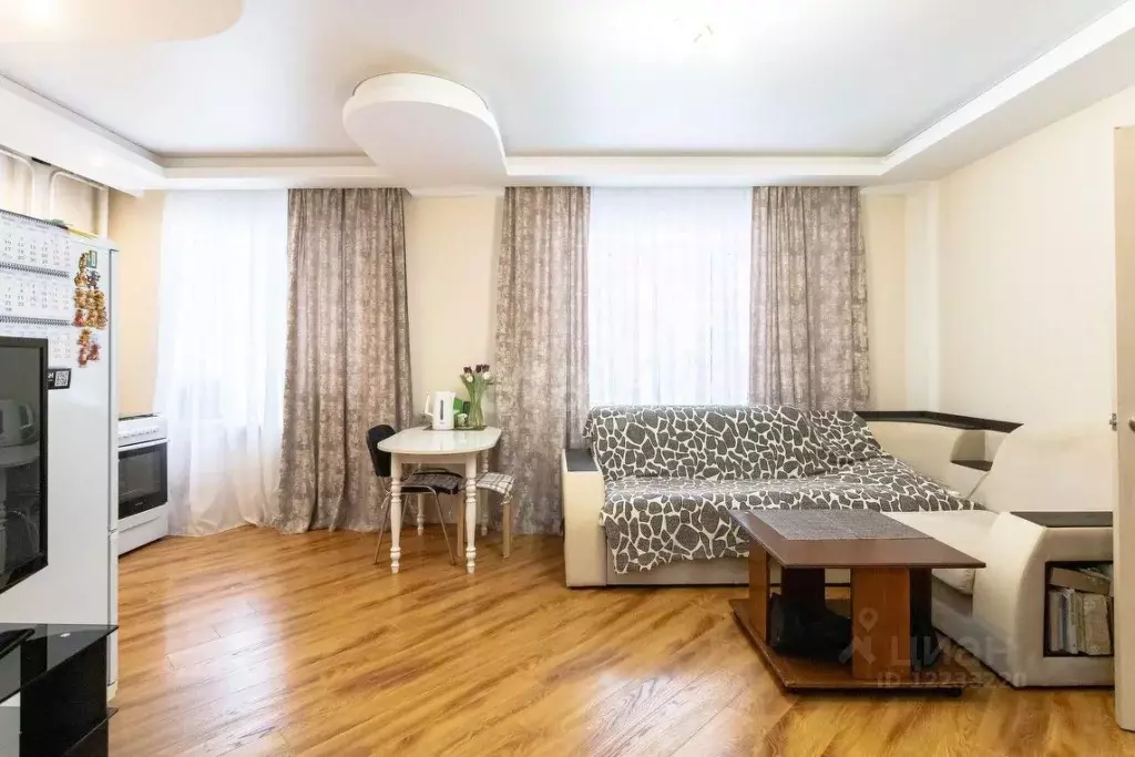 1-к кв. Свердловская область, Екатеринбург ул. Очеретина, 13 (49.9 м) - Фото 1