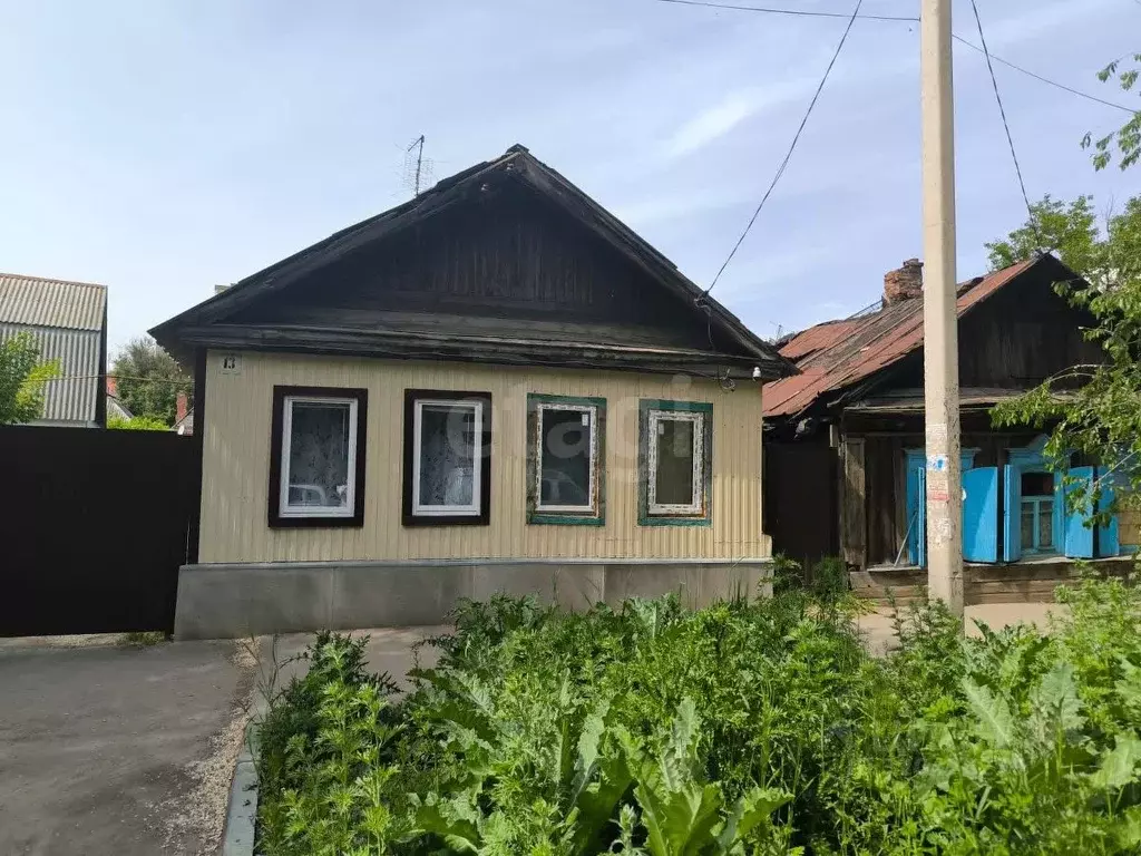 Дом в Саратовская область, Саратов ул. Имени А.И. Хользунова, 13А (17 ... - Фото 0