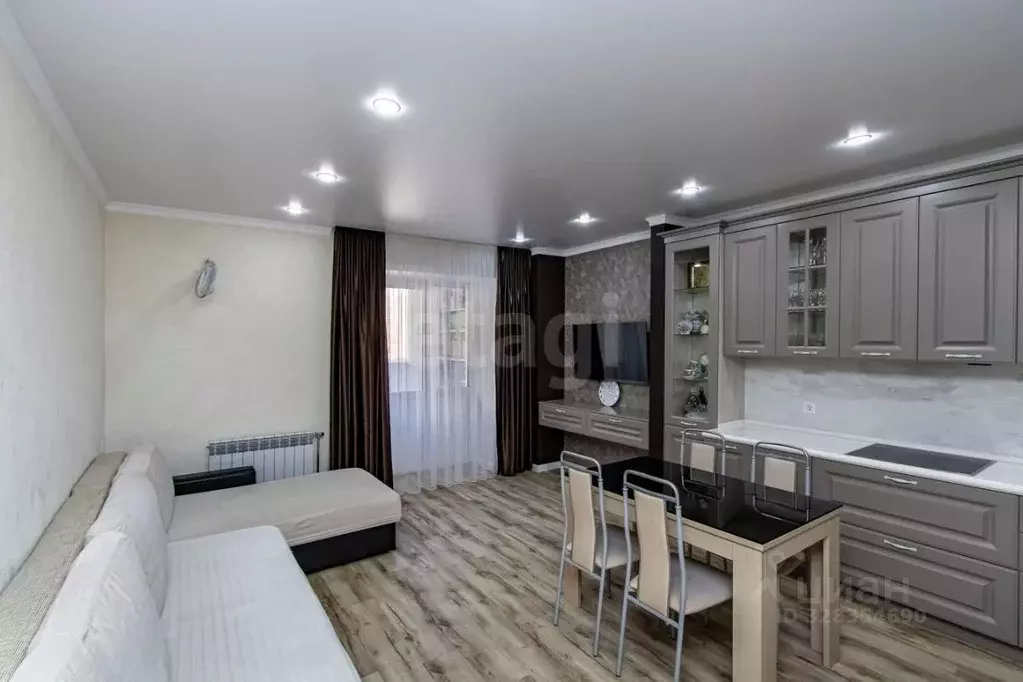 3-к кв. Тюменская область, Тюмень ул. Дружбы, 73 (91.0 м) - Фото 1