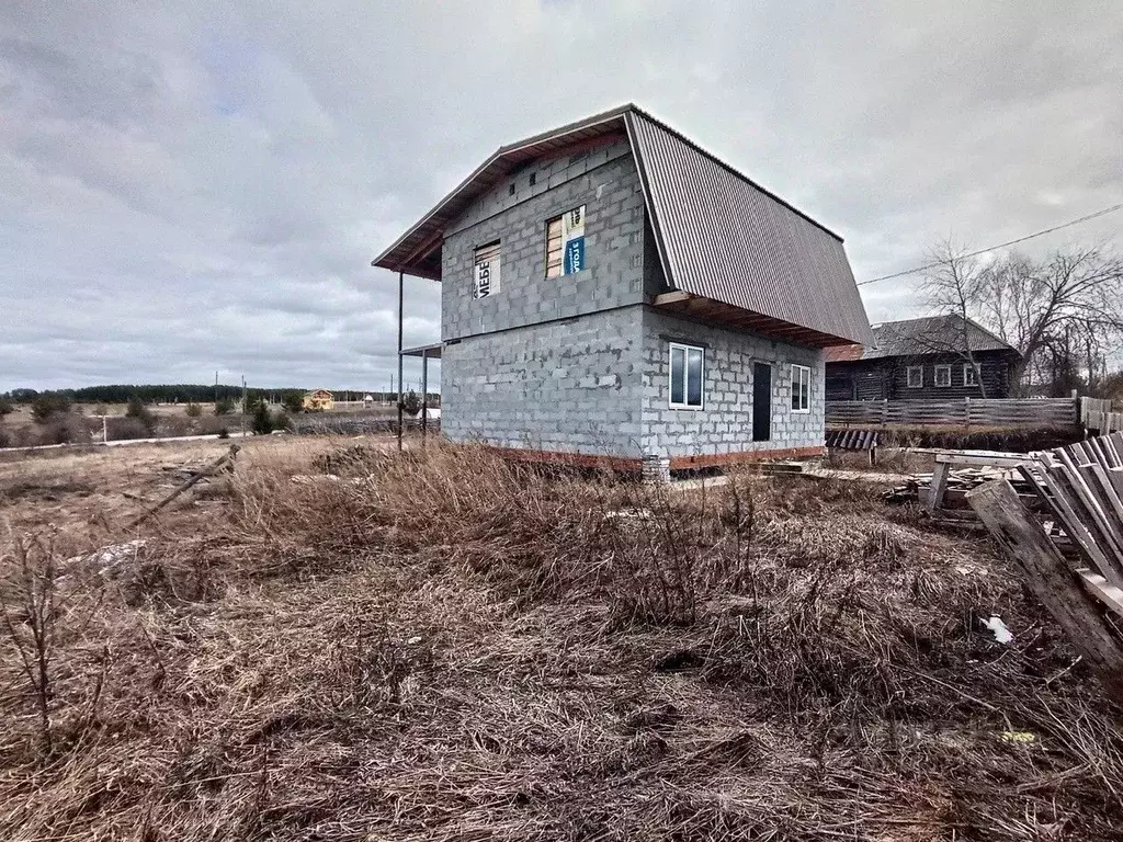 Дом в Пермский край, Соликамский городской округ, д. Чертеж ул. ... - Фото 0