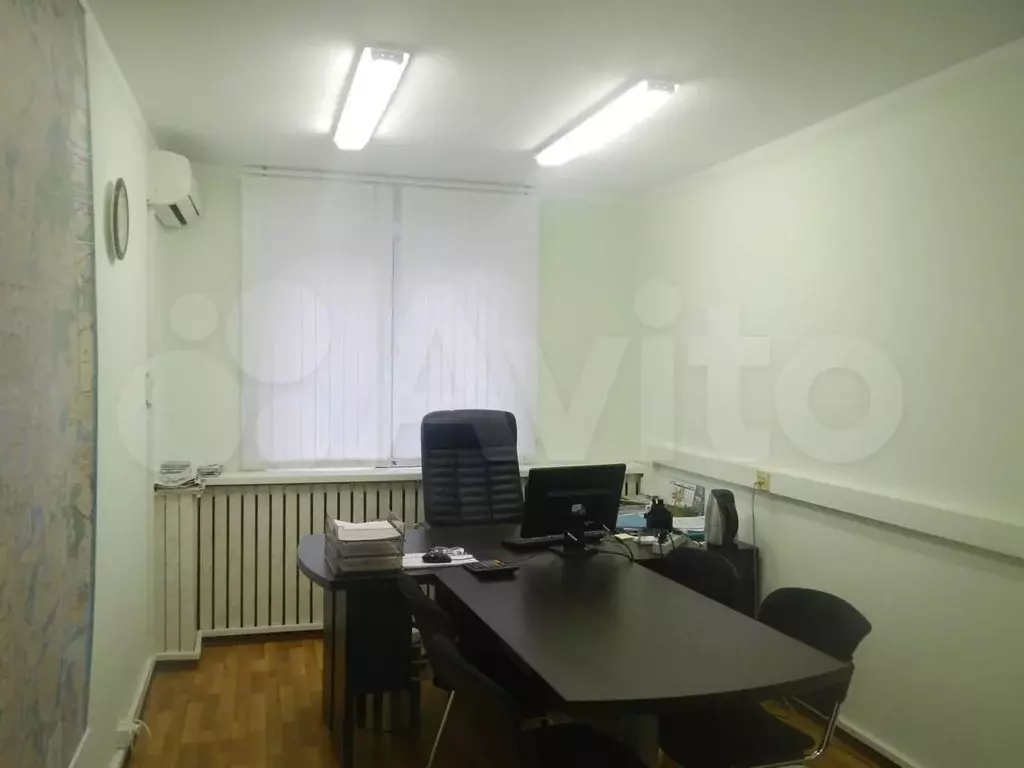 Аренда 20 м2. Планировка офиса 10 кв м. 10 Кв метров помещение. Офисное помещение 10 кв м. Планировка офиса 20 кв м.