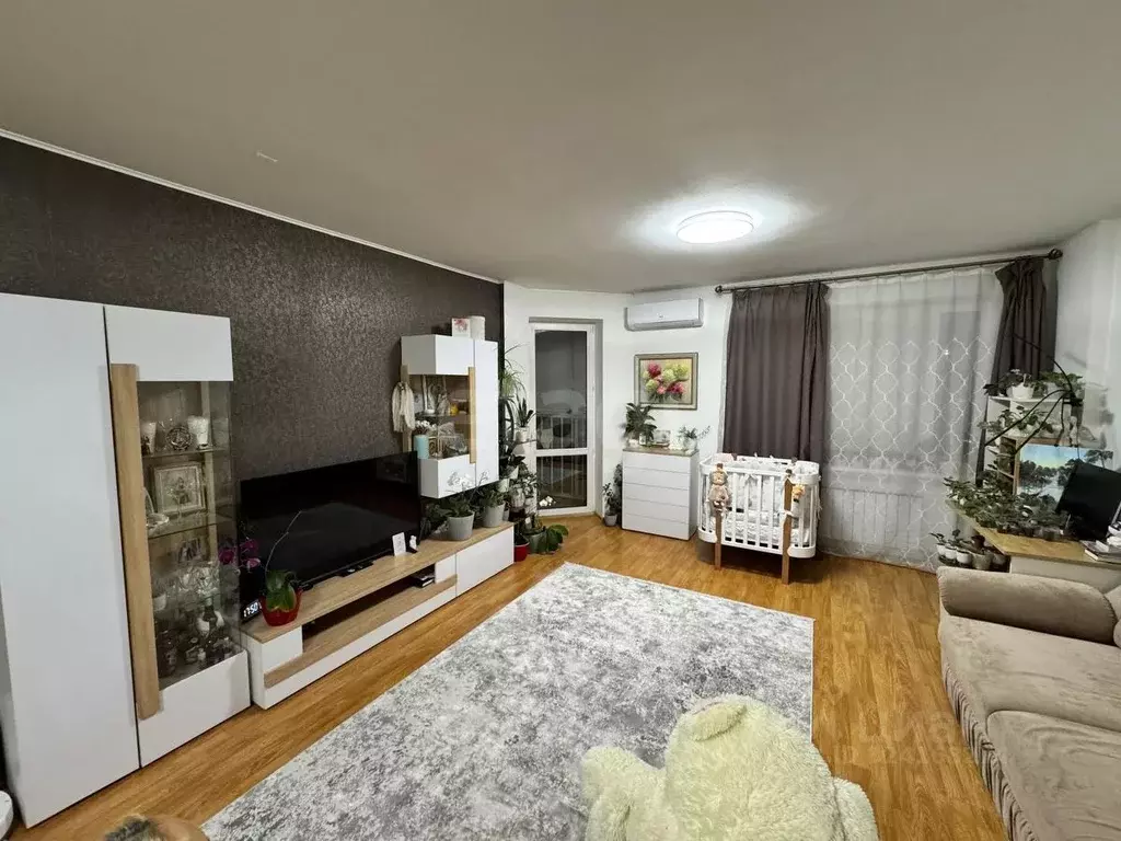 Студия Свердловская область, Екатеринбург ул. Крестинского, 37 (47.2 ... - Фото 1