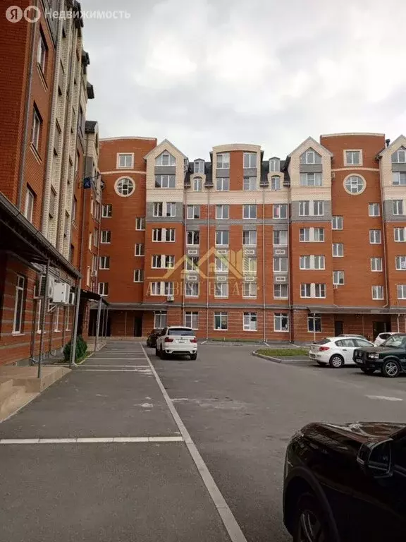 3-комнатная квартира: Владикавказ, улица Курсантов-Кировцев, 15Д (92 ... - Фото 1