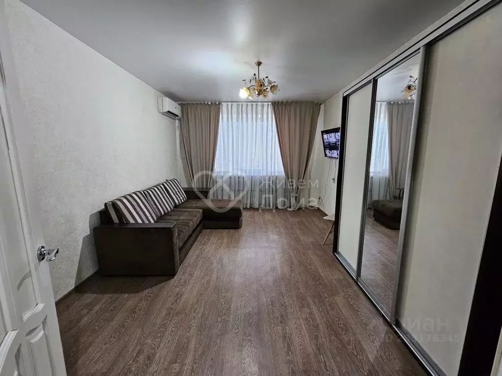 3-к кв. Волгоградская область, Волгоград ул. Кирова, 92А (64.6 м) - Фото 0