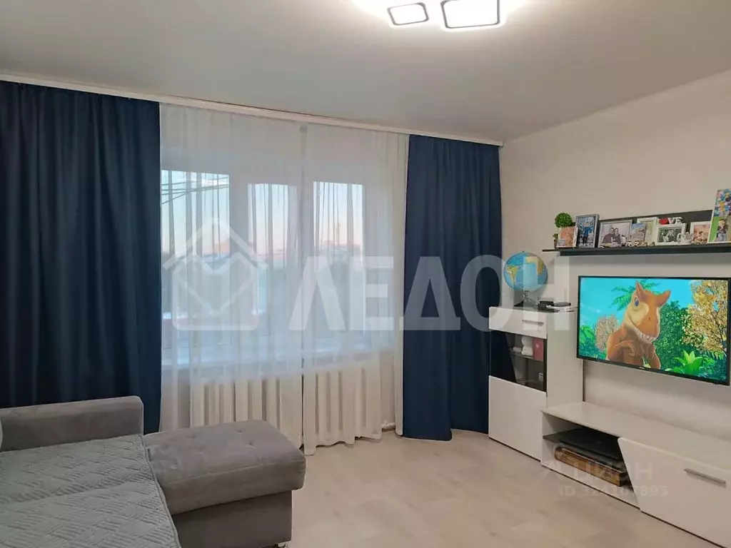 3-к кв. Омская область, Омск Звездный мкр, ул. Лисицкого, 3к1 (57.0 м) - Фото 1