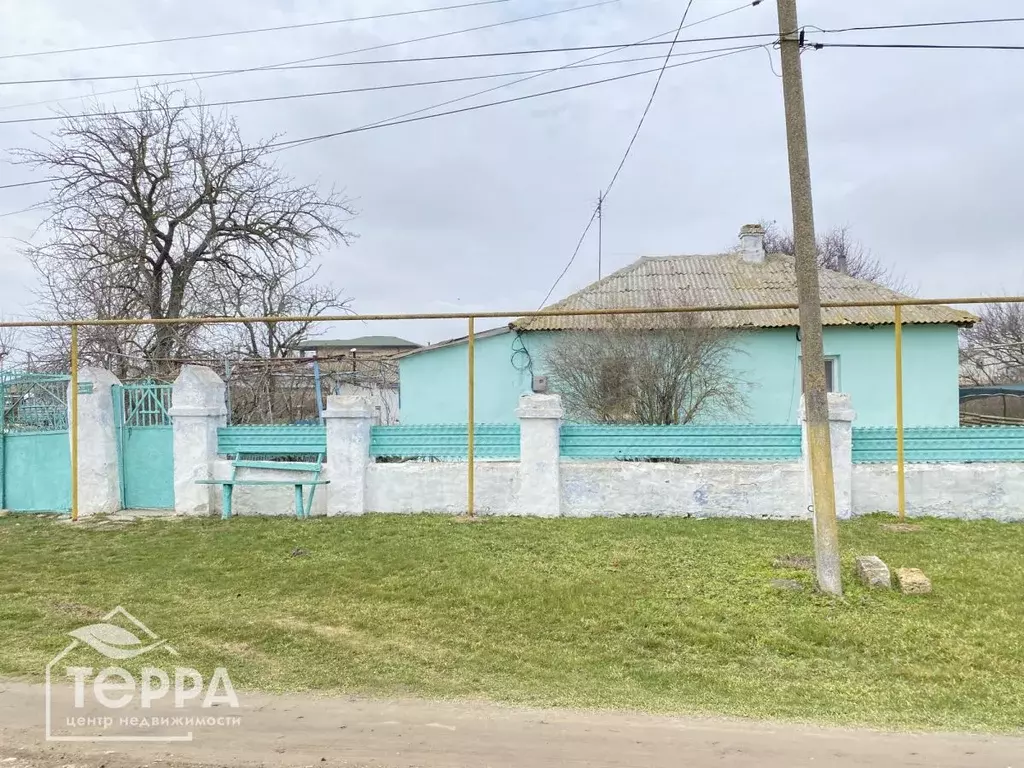 Дом в Крым, Сакский район, Суворовское с/пос, с. Великое ул. ... - Фото 1