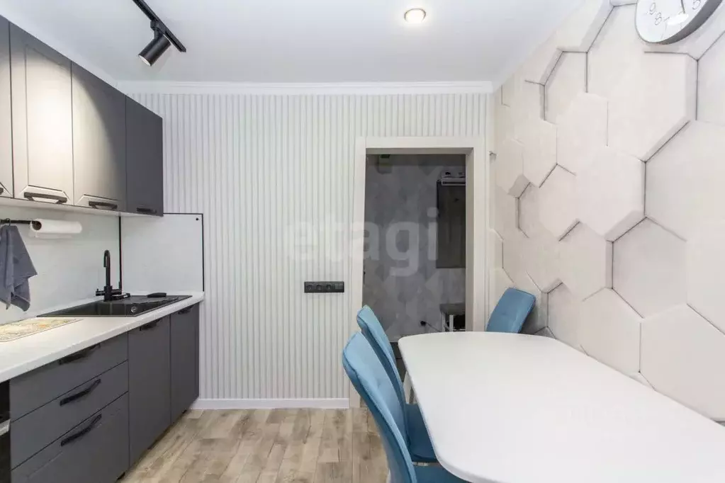 3-к кв. Тюменская область, Тобольск Рощинский пер., 51 (63.5 м) - Фото 1