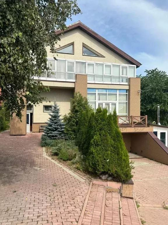 Коттедж в Кемеровская область, Кемерово 15-й мкр, 5-й кв-л,  (425 м) - Фото 1