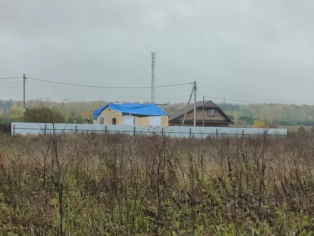 Участок в Свердловская область, Верхнее Дуброво пгт ул. Карла Маркса ... - Фото 1