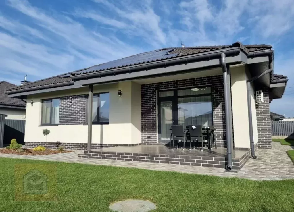 Дом в Крым, Сакский район, с. Суворовское ул. Суворовская, 1А (100 м) - Фото 2