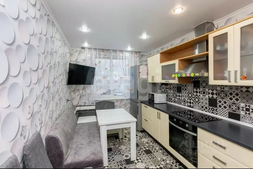3-к кв. Тюменская область, Тюмень Камчатская ул., 50 (65.7 м) - Фото 0